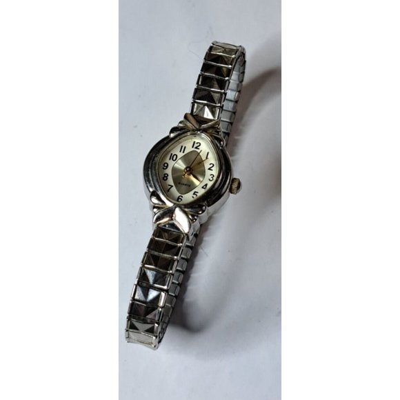 Vintage Advance Ladies Quartz Wrist Watch working new battery - Picture 3 of 12